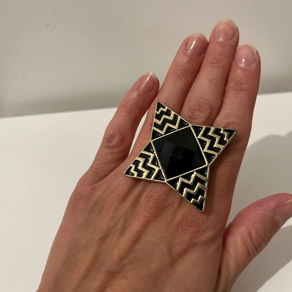 Statement Ring Black & Gold - Picture 1 of 10